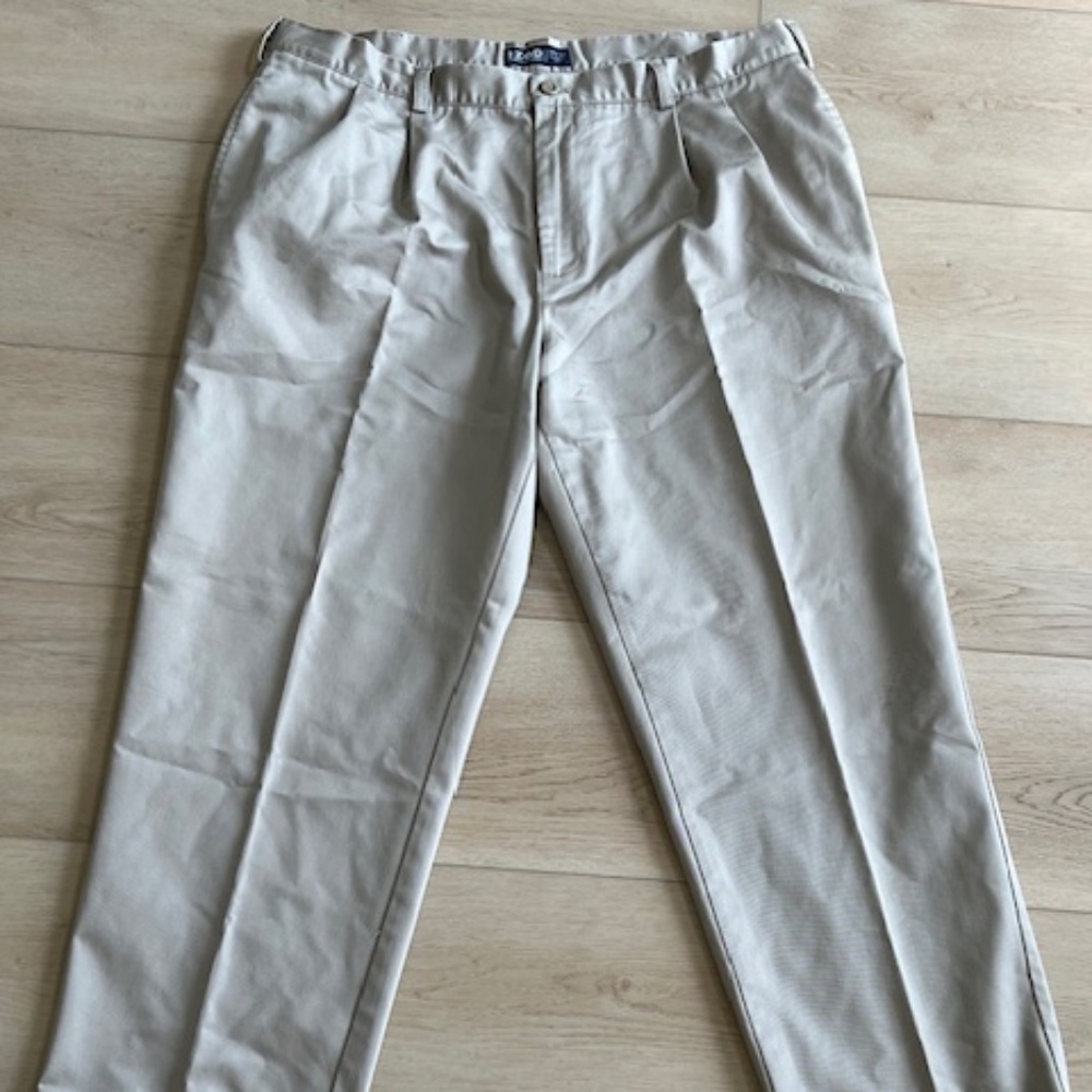 IZOD Men's American Chino Double Pleated Classic Fit Pant